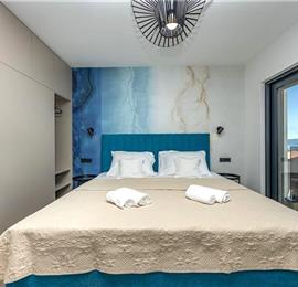 4 bedroom villa with infinity pool and sea views in Crikvencia, Rijeka, sleeps 8